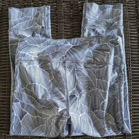 ๐ฅ Gap Eclipse High Waisted Leggings Crop - Picture 2 of 4